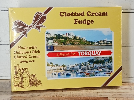 Picture of CLOTTED CREAM FUDGE POSTCARD TORQUAY 300G X 15